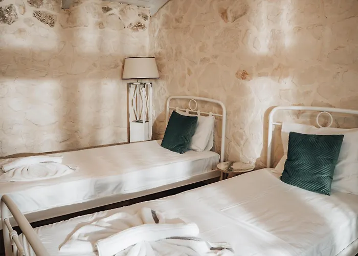 Sincerity Luxury Willa Tragaki